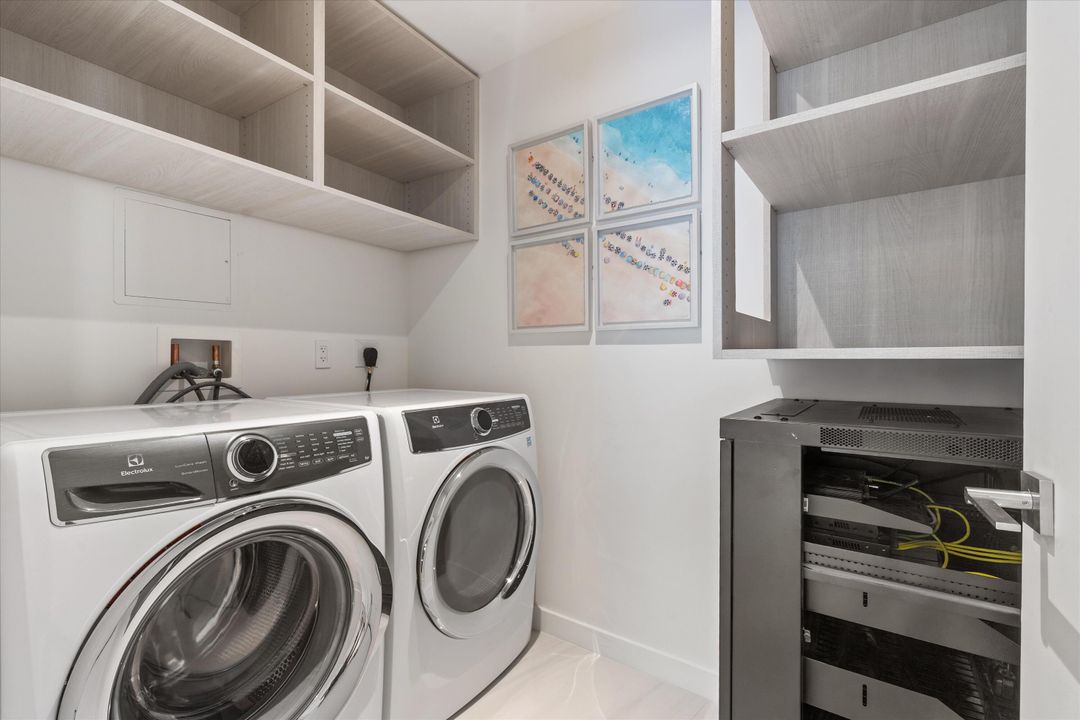 For Sale: $2,750,000 (2 beds, 2 baths, 1990 Square Feet)