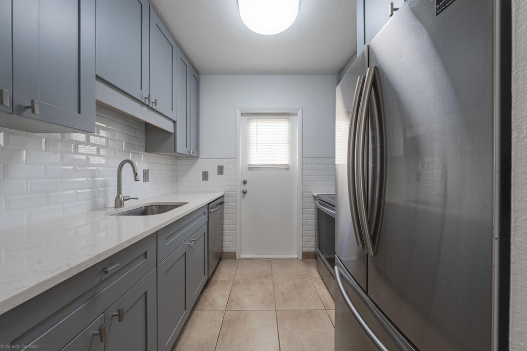 合同活跃: $369,000 (3 贝兹, 1 浴室, 986 平方英尺)