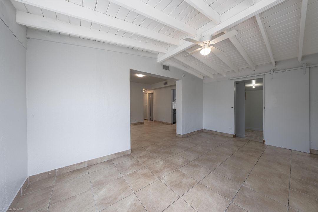 合同活跃: $369,000 (3 贝兹, 1 浴室, 986 平方英尺)