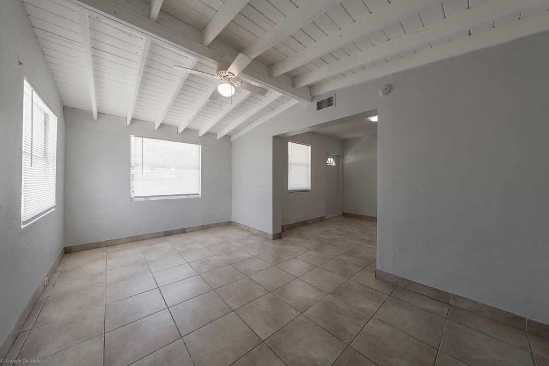 合同活跃: $369,000 (3 贝兹, 1 浴室, 986 平方英尺)