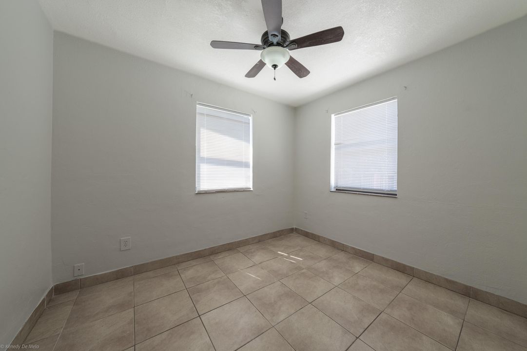 合同活跃: $369,000 (3 贝兹, 1 浴室, 986 平方英尺)