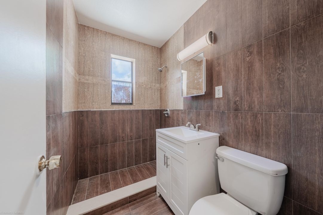 合同活跃: $369,000 (3 贝兹, 1 浴室, 986 平方英尺)