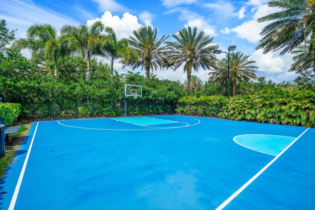 待售: $2,879,000 (5 贝兹, 6 浴室, 4800 平方英尺)