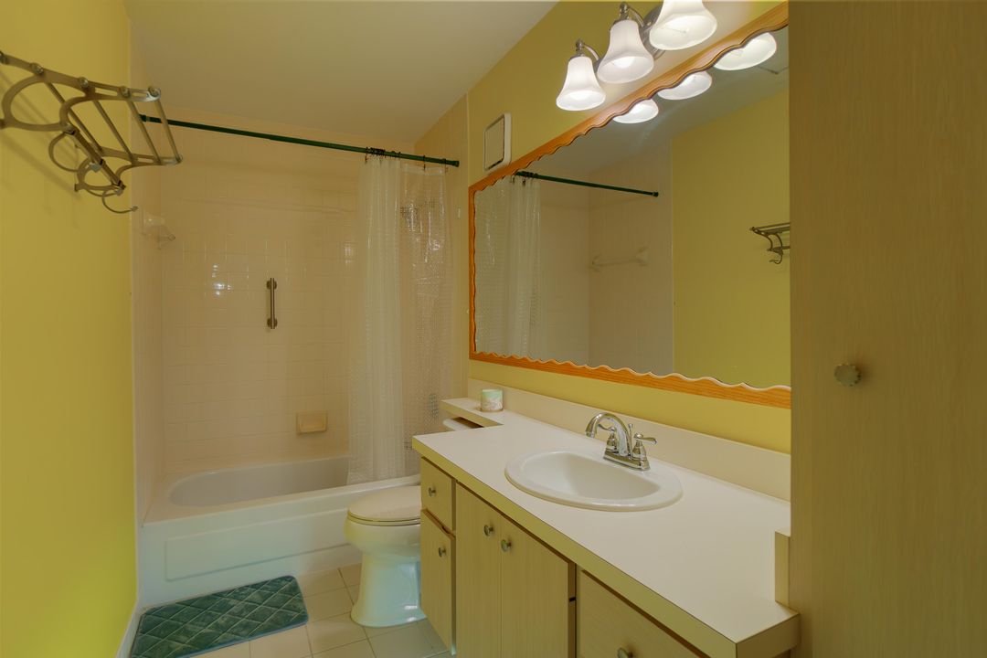 合同活跃: $299,900 (2 贝兹, 2 浴室, 1398 平方英尺)