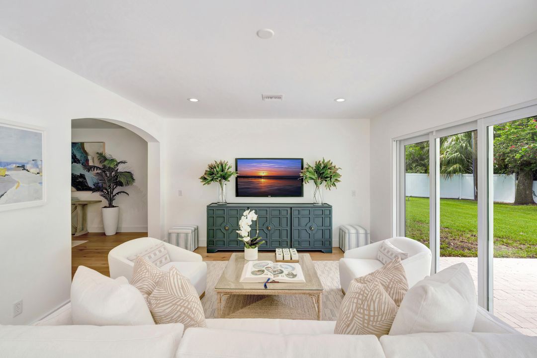 For Sale: $1,589,000 (4 beds, 3 baths, 2317 Square Feet)