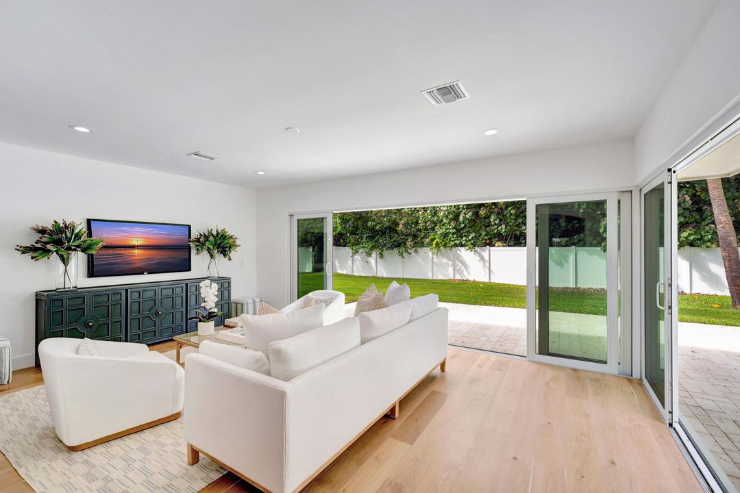 For Sale: $1,589,000 (4 beds, 3 baths, 2317 Square Feet)