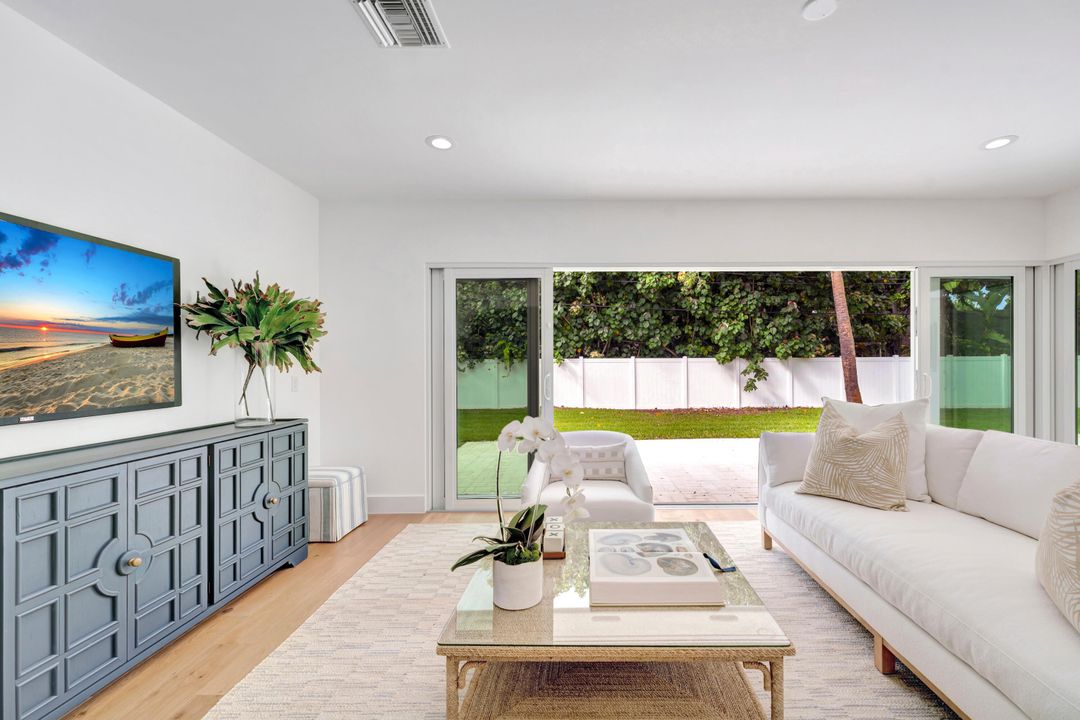 For Sale: $1,589,000 (4 beds, 3 baths, 2317 Square Feet)