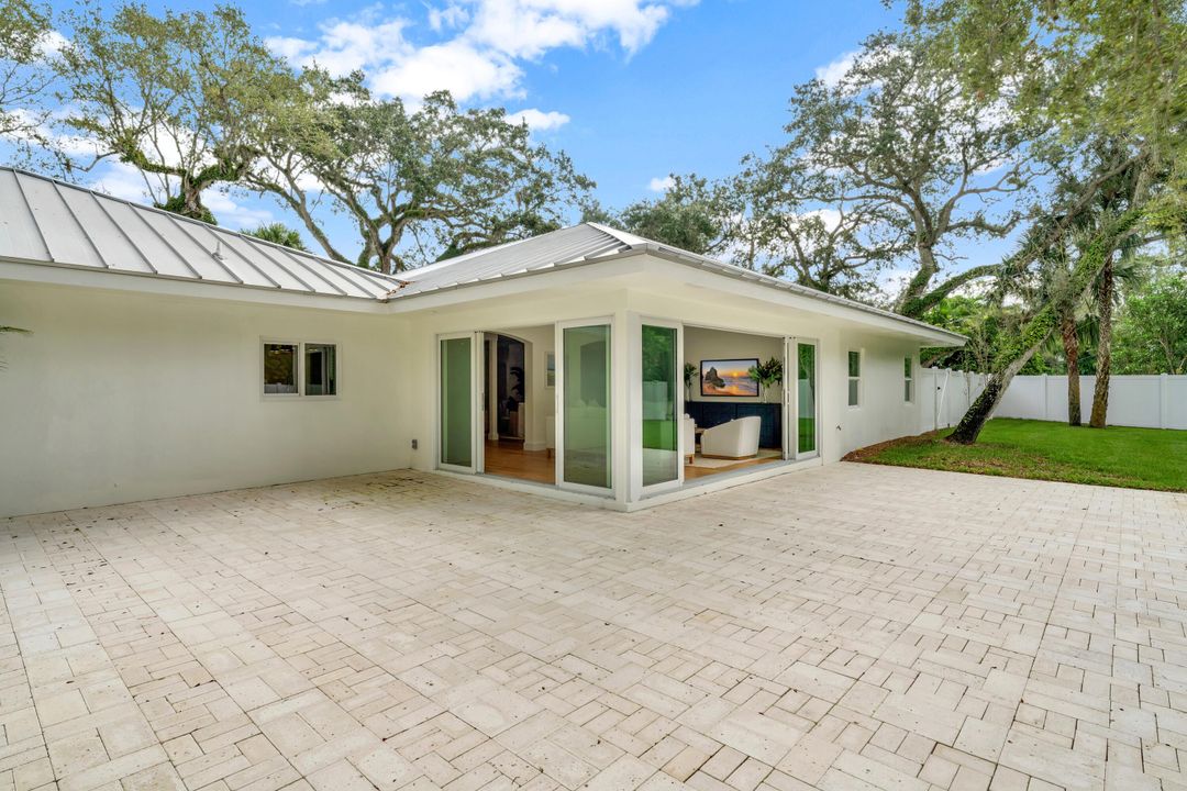 For Sale: $1,589,000 (4 beds, 3 baths, 2317 Square Feet)