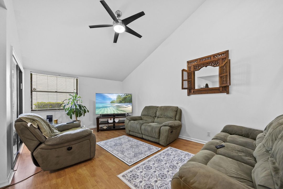 En Venta: $325,000 (2 camas, 2 baños, 1266 Pies cuadrados)