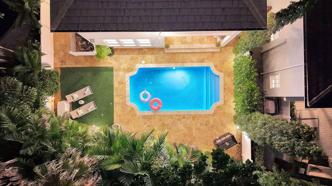 For Rent: $14,000 (5 beds, 4 baths, 3407 Square Feet)