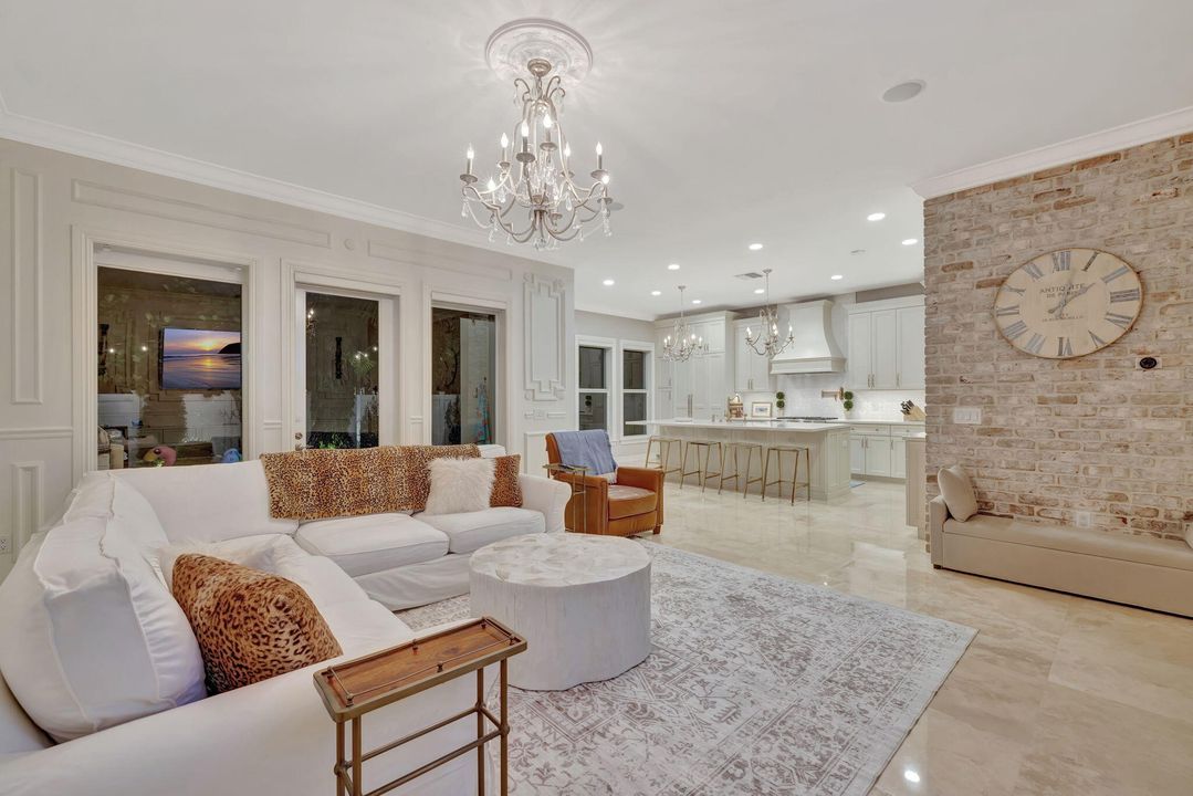 For Rent: $14,000 (5 beds, 4 baths, 3407 Square Feet)