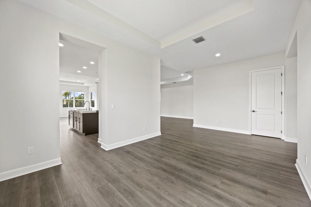 出租: $4,800 (5 贝兹, 4 浴室, 3172 平方英尺)