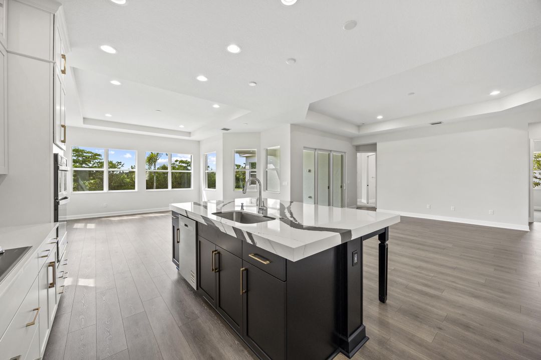 出租: $4,800 (5 贝兹, 4 浴室, 3172 平方英尺)