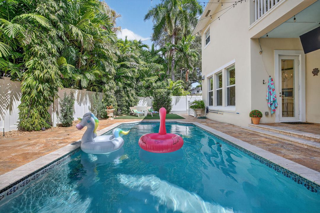 For Rent: $14,000 (5 beds, 4 baths, 3407 Square Feet)