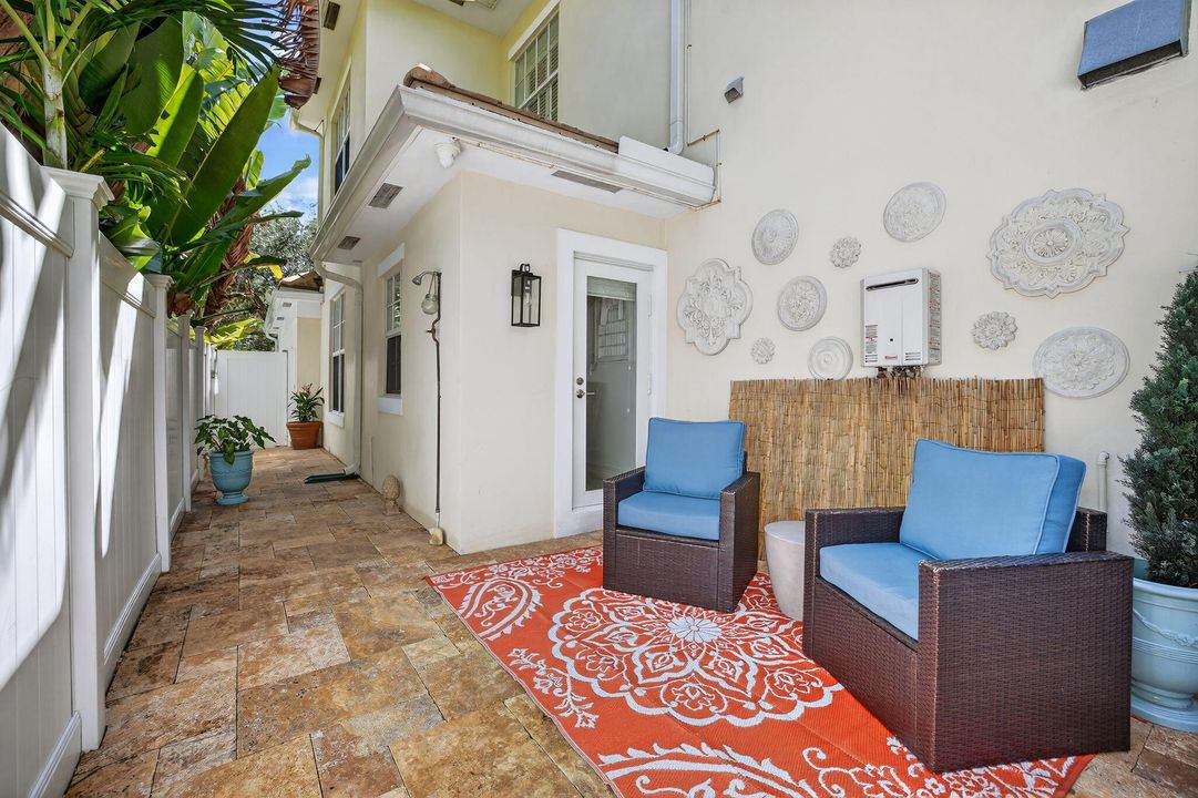 For Rent: $14,000 (5 beds, 4 baths, 3407 Square Feet)