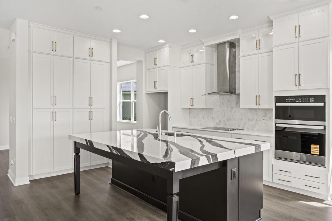 出租: $4,800 (5 贝兹, 4 浴室, 3172 平方英尺)