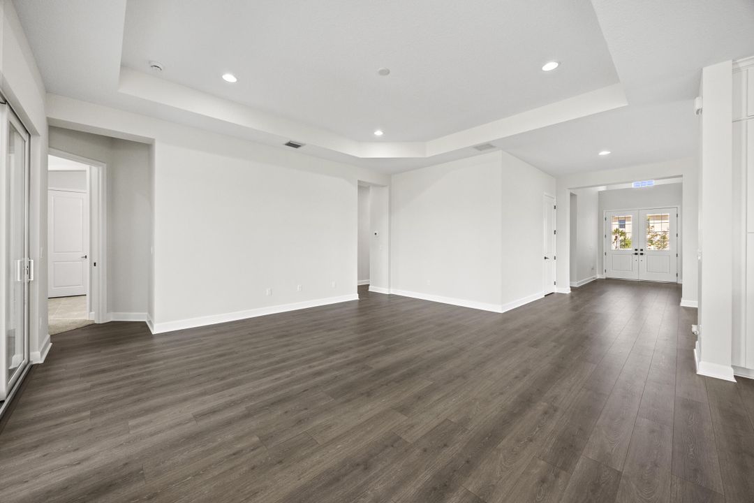 出租: $4,800 (5 贝兹, 4 浴室, 3172 平方英尺)