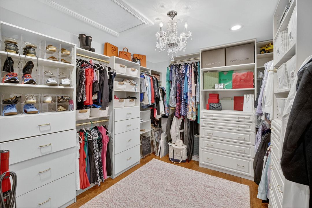 For Rent: $14,000 (5 beds, 4 baths, 3407 Square Feet)