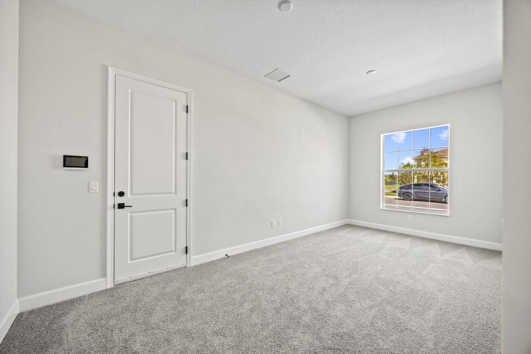 出租: $4,800 (5 贝兹, 4 浴室, 3172 平方英尺)