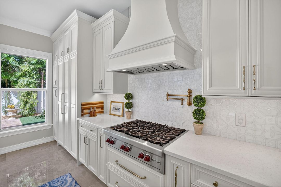 For Rent: $14,000 (5 beds, 4 baths, 3407 Square Feet)