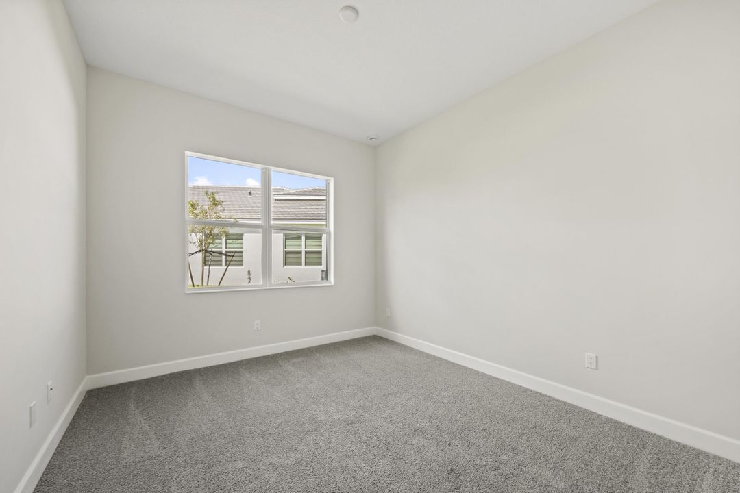 出租: $4,800 (5 贝兹, 4 浴室, 3172 平方英尺)