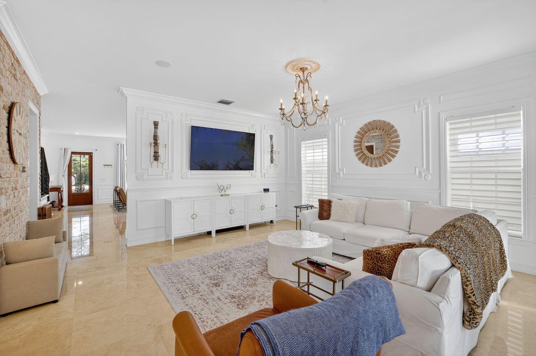 For Rent: $14,000 (5 beds, 4 baths, 3407 Square Feet)