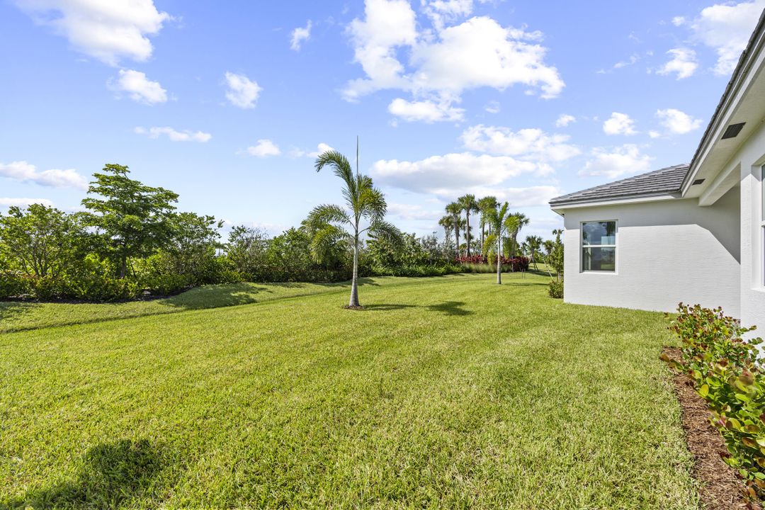 出租: $4,800 (5 贝兹, 4 浴室, 3172 平方英尺)