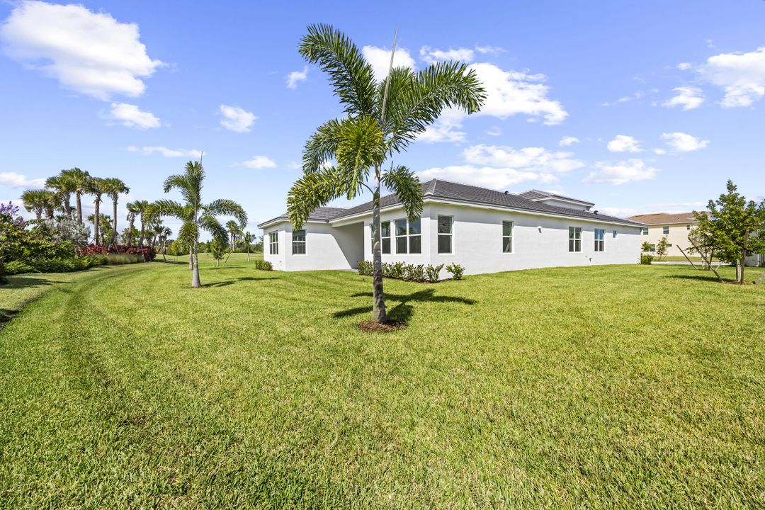 出租: $4,800 (5 贝兹, 4 浴室, 3172 平方英尺)