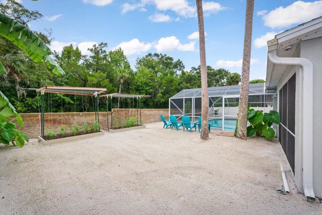 Activo con contrato: $429,900 (3 camas, 2 baños, 2370 Pies cuadrados)