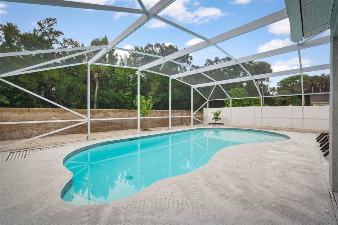 Activo con contrato: $429,900 (3 camas, 2 baños, 2370 Pies cuadrados)