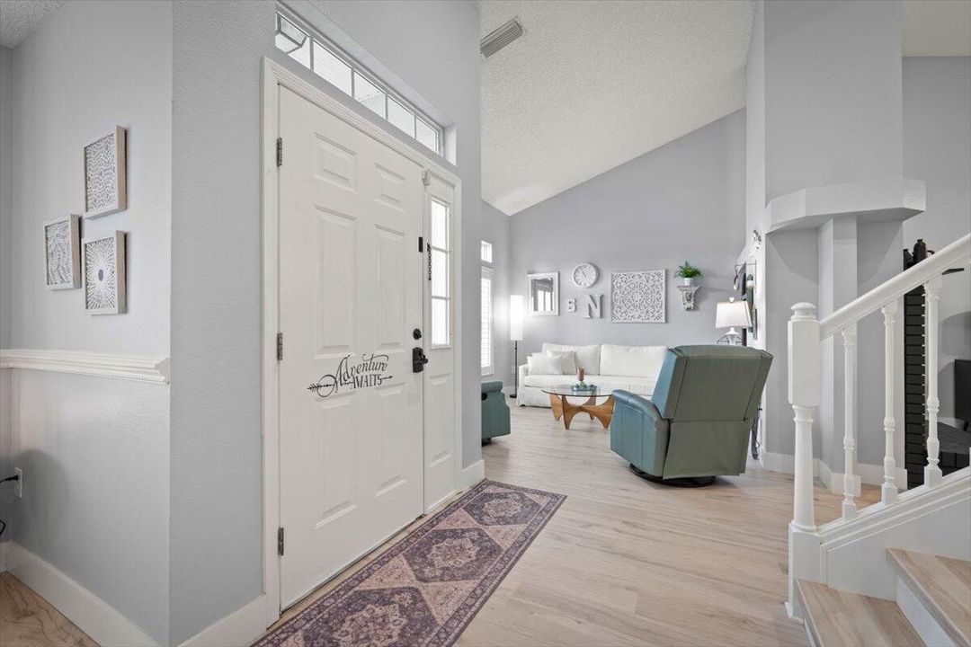 Activo con contrato: $429,900 (3 camas, 2 baños, 2370 Pies cuadrados)