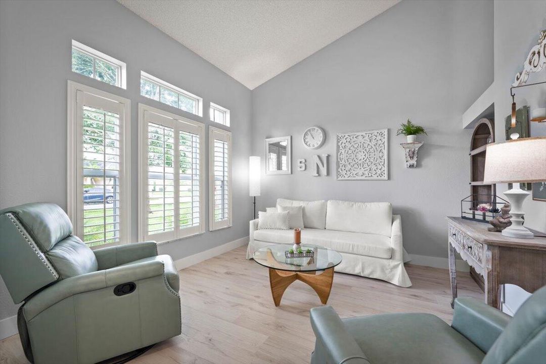 Activo con contrato: $429,900 (3 camas, 2 baños, 2370 Pies cuadrados)