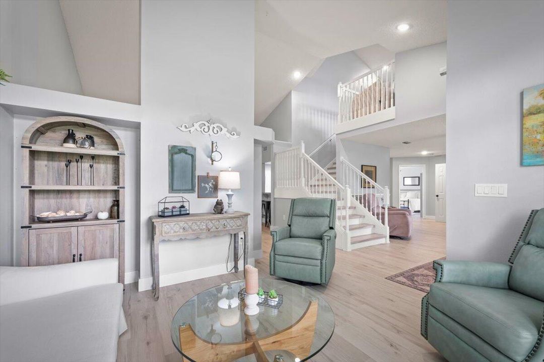 Activo con contrato: $429,900 (3 camas, 2 baños, 2370 Pies cuadrados)