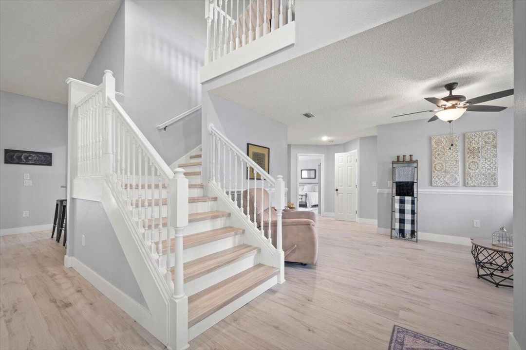 Activo con contrato: $429,900 (3 camas, 2 baños, 2370 Pies cuadrados)