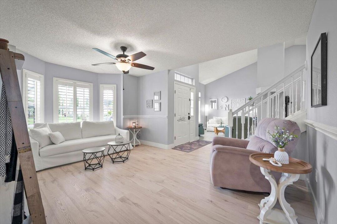 Activo con contrato: $429,900 (3 camas, 2 baños, 2370 Pies cuadrados)