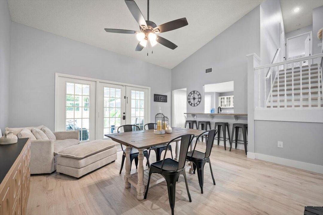 Activo con contrato: $429,900 (3 camas, 2 baños, 2370 Pies cuadrados)