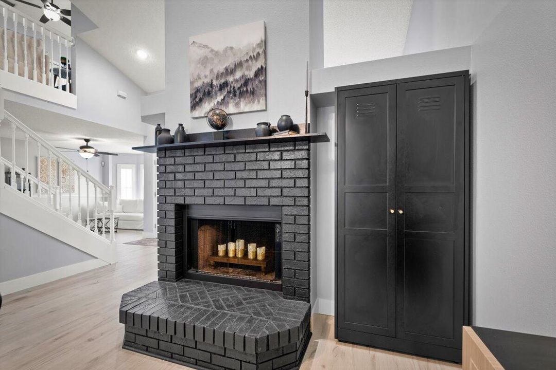 Activo con contrato: $429,900 (3 camas, 2 baños, 2370 Pies cuadrados)