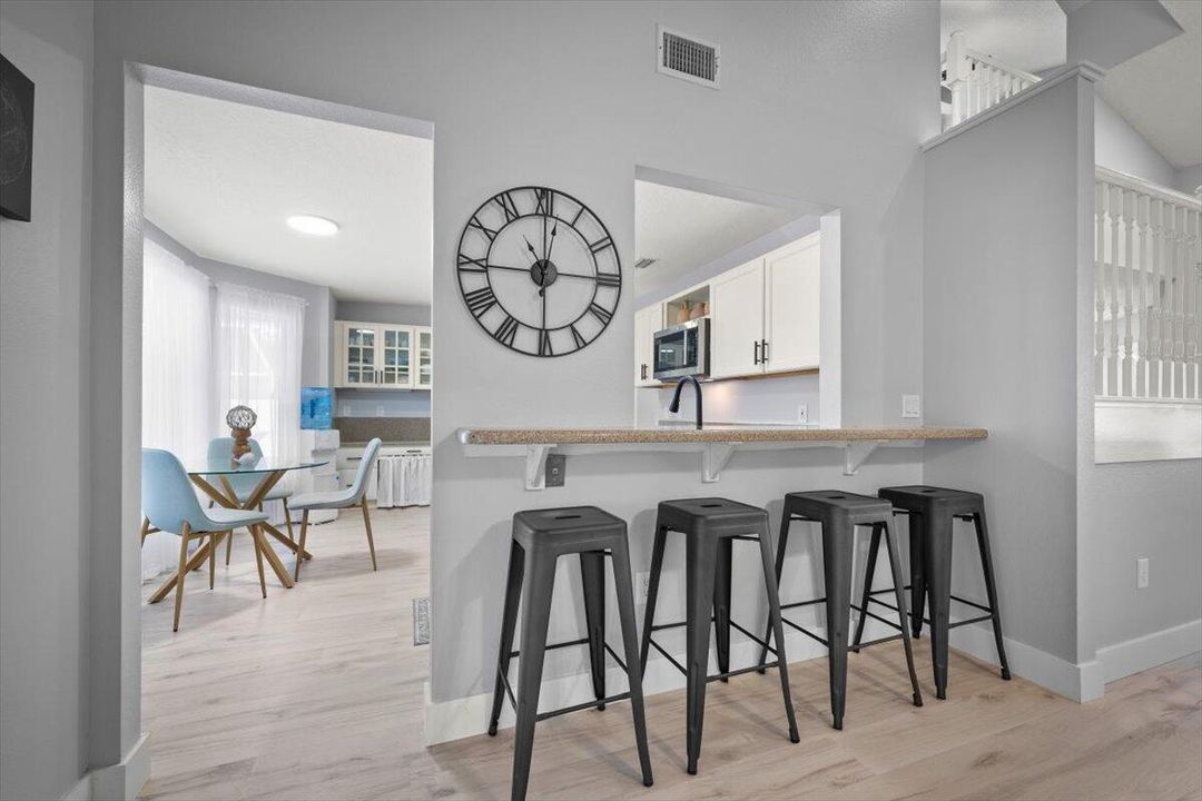 Activo con contrato: $429,900 (3 camas, 2 baños, 2370 Pies cuadrados)