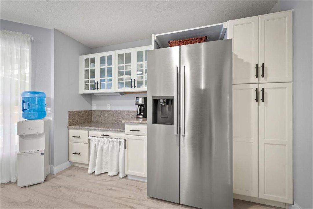 Activo con contrato: $429,900 (3 camas, 2 baños, 2370 Pies cuadrados)