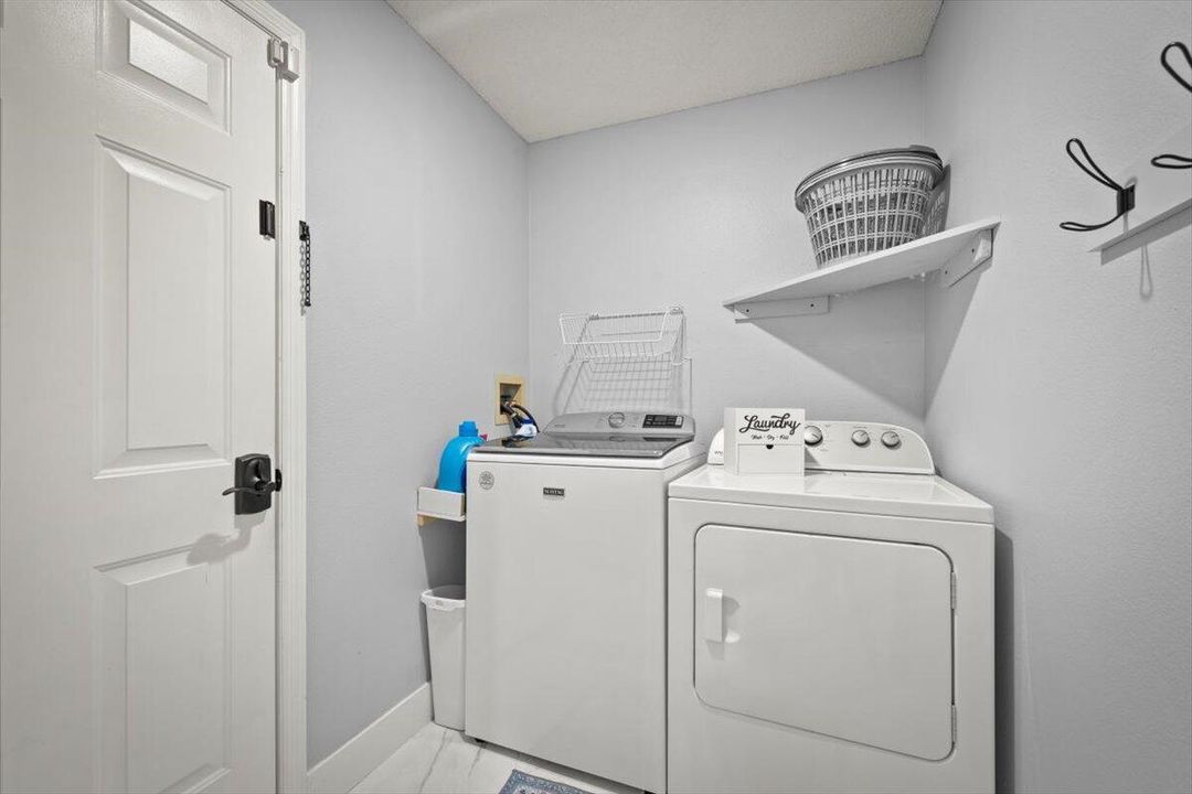 Activo con contrato: $429,900 (3 camas, 2 baños, 2370 Pies cuadrados)