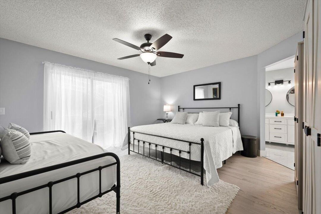 Activo con contrato: $429,900 (3 camas, 2 baños, 2370 Pies cuadrados)