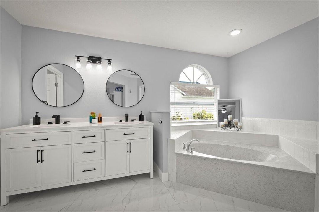 Activo con contrato: $429,900 (3 camas, 2 baños, 2370 Pies cuadrados)