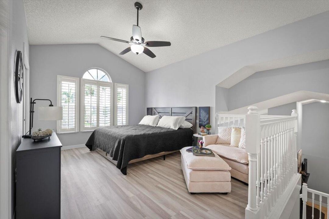 Activo con contrato: $429,900 (3 camas, 2 baños, 2370 Pies cuadrados)