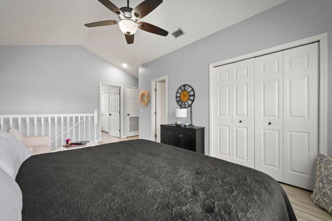 Activo con contrato: $429,900 (3 camas, 2 baños, 2370 Pies cuadrados)