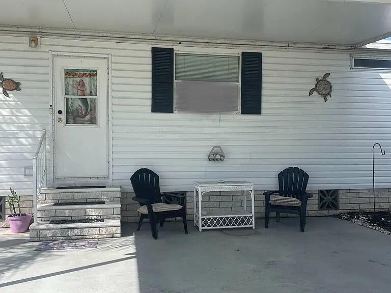 For Sale: $80,000 (2 beds, 2 baths, 1100 Square Feet)