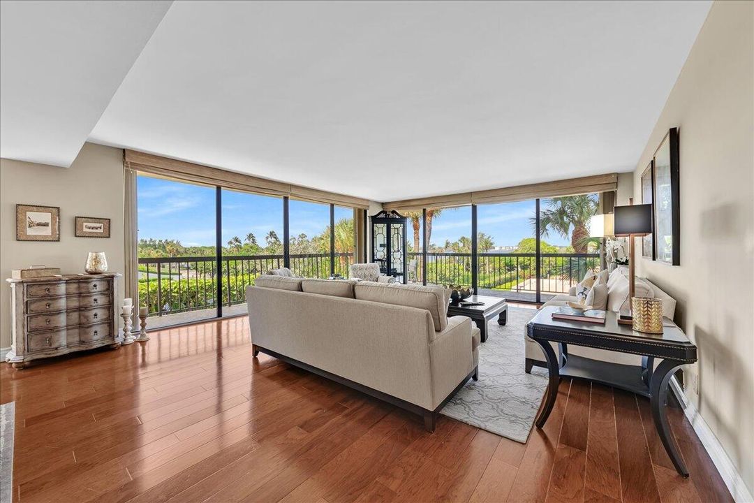 Activo con contrato: $1,500,000 (3 camas, 3 baños, 2145 Pies cuadrados)