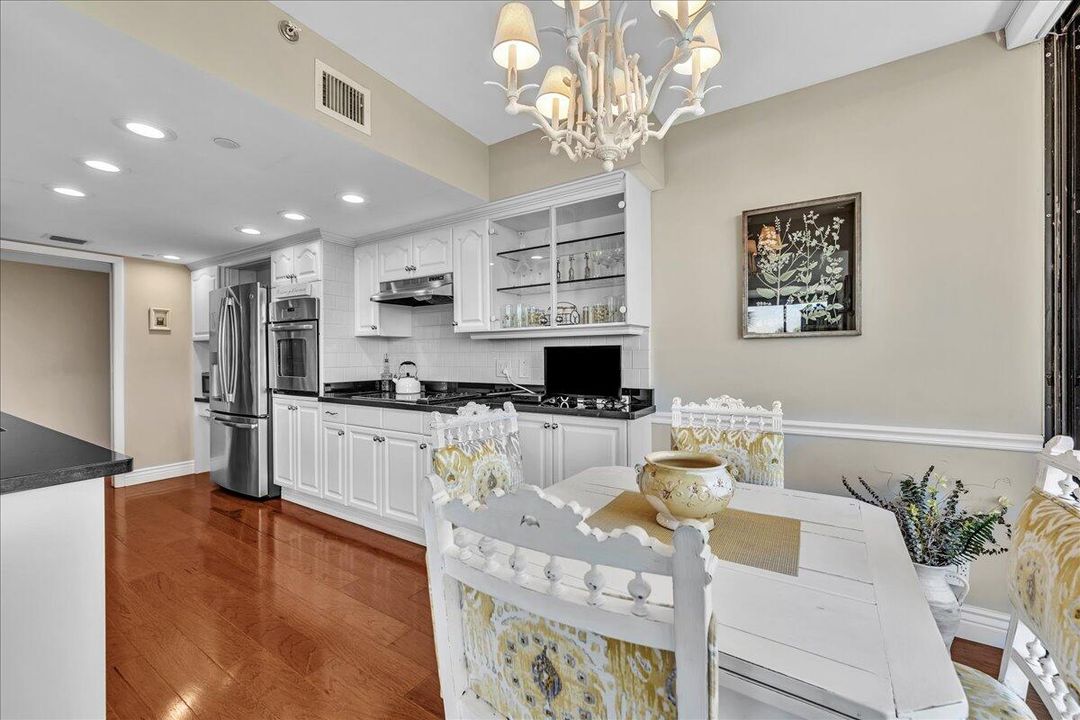 Activo con contrato: $1,500,000 (3 camas, 3 baños, 2145 Pies cuadrados)