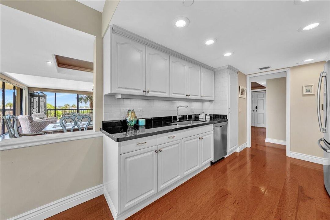 Activo con contrato: $1,500,000 (3 camas, 3 baños, 2145 Pies cuadrados)