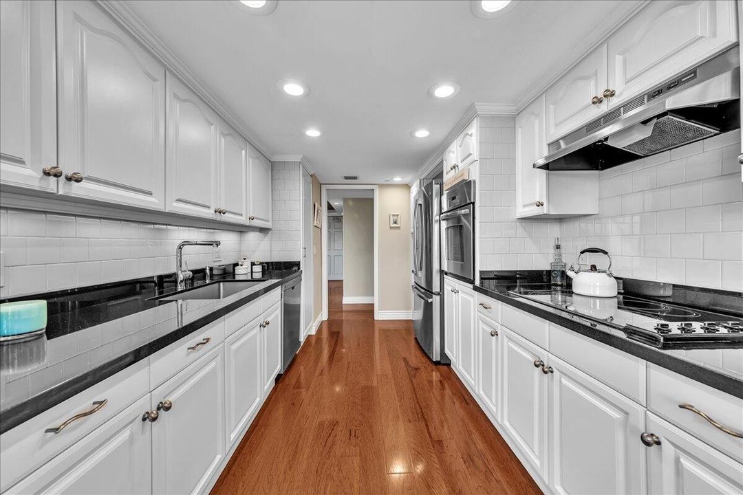 Activo con contrato: $1,500,000 (3 camas, 3 baños, 2145 Pies cuadrados)