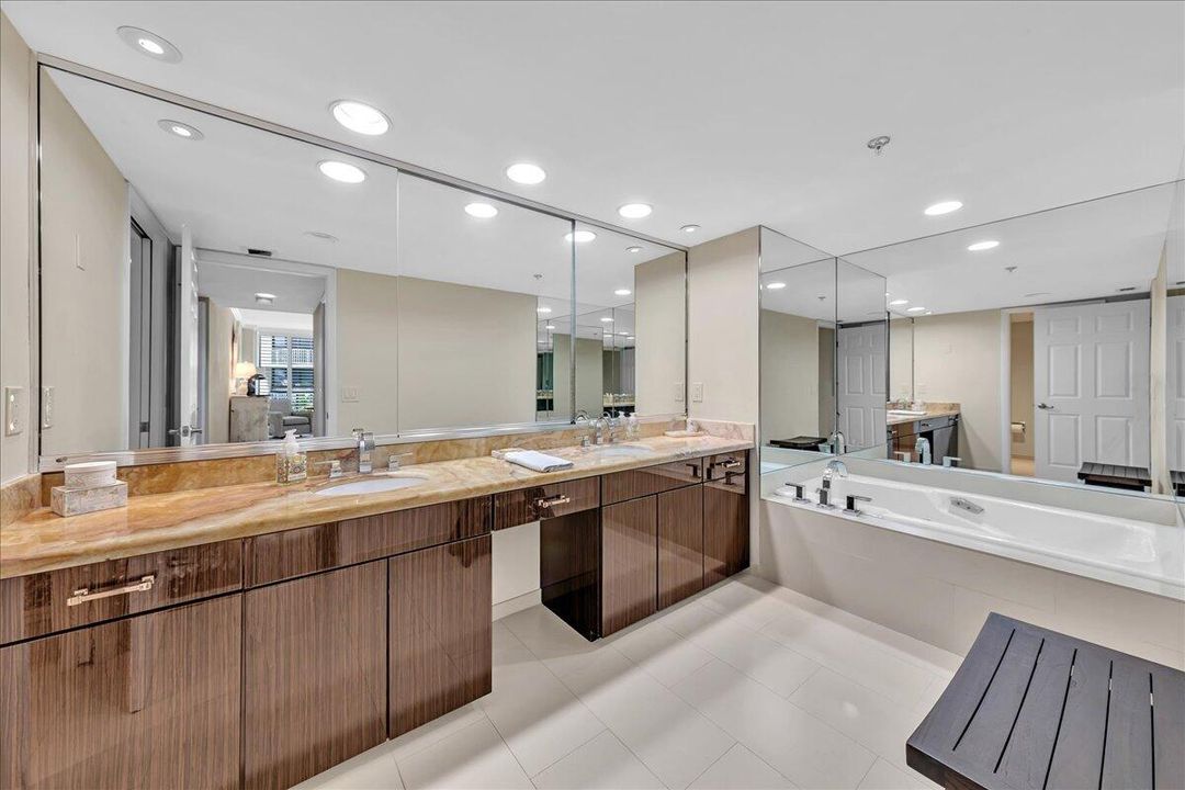 Activo con contrato: $1,500,000 (3 camas, 3 baños, 2145 Pies cuadrados)